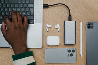 SSD Externí Verbatim TurboMetal SSD, 32021, 1000GB, Nero Backup, Stříbrná, obsahuje USB C, M.2, USB C.
Mac OS X 10.6 alebo vyššíPort USB-C - pre optimálnu rýchlosť použite port USB4 / USB-C a kábel USB4 USB-C.
Kábel USB-C na USB-C 20 cm
Softvér pre zálohovanie Nero (podporuje iba systém Windows)
Softvér pre formátovanie (podporuje iba systém Windows)
Rýchly sprievodca                      