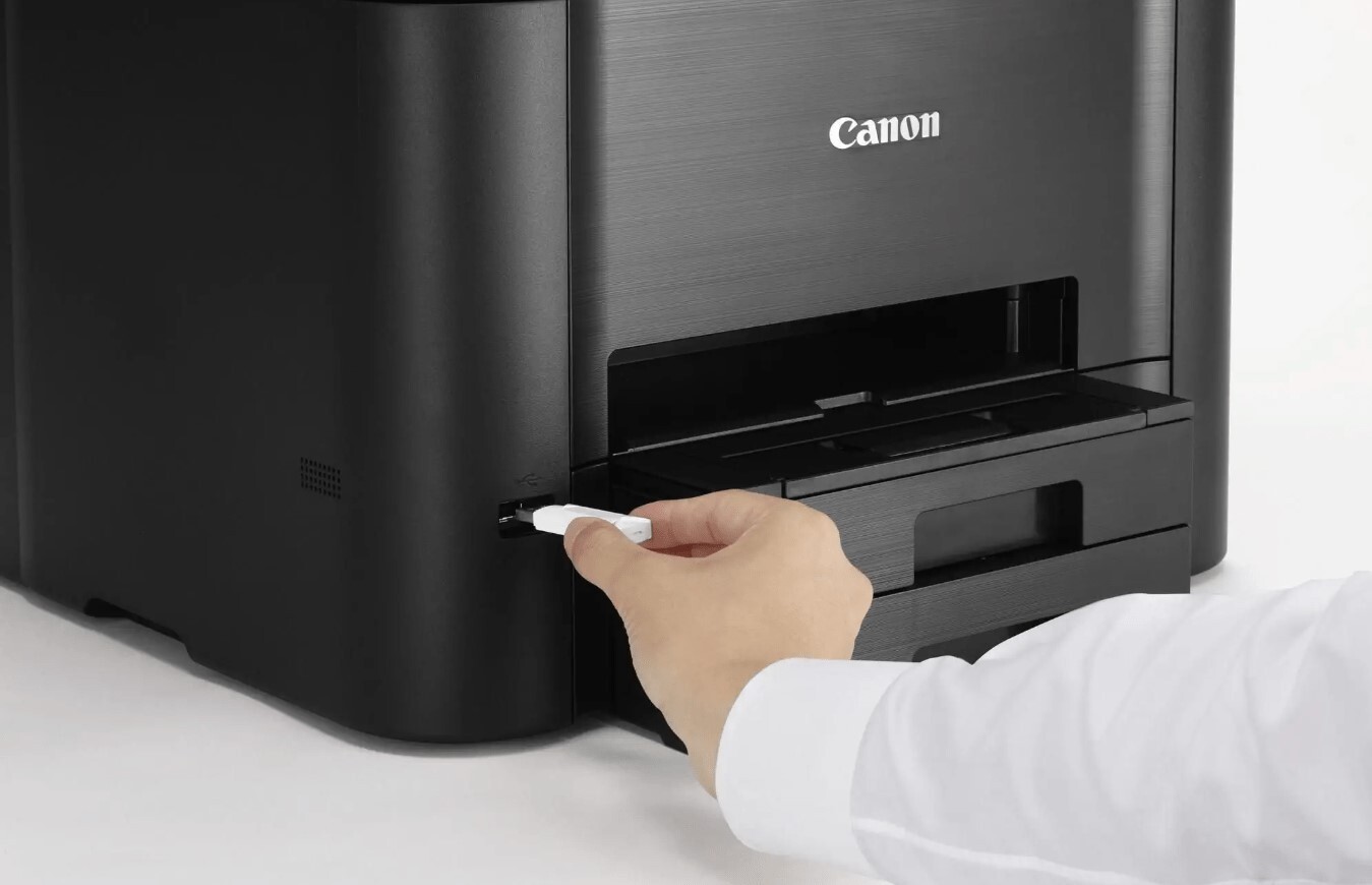 Canon MAXIFY MB5450 0971C009 atramentová multifunkcia.



Canon MAXIFY MB5450
Komplexné riešenie do malej kancelárie
Rad MAXIFY MB5450 predstavuje ideálnu voľbu pre efektívnu tlač v malých kanceláriách bez nutnosti obetovať výkon, kvalitu alebo spoľahlivosť.
 
 
 Vždy vysoko kvalitná tlačAtrament DRHD (Dual Resistant High Density) bol vyvinutý špeciálne pre firemnú tlač.

Tlačiareň:
Rýchlosť tlače: 24,0 obr./min čiernobielo A4; 15,5 obr./min farebne A4
Doba do výstupu prvej strany: Čiernobielo: 6 s (pripravené) / 10 s (režim spánku); Farebne: 7 s (pripravené) / 12 s (režim spánku)
Technológia tlače: Atramentová technológia, tlačová hlava FINE
Maximálne rozlíšenie tlače: 600 × 1 200 dpi
Okraje tlače (minimálne): Horný: 3 mm, dolný: 5 mm, ľavý a pravý: 3,4 mm
Obojstranná tlač: Automatická (bežný papier A4, Letter)

Skenovanie:
Typ skenera: Plochý, jednopriechodový duplexný automatický podávač dokumentov
Technológia skenera: 2× farebný skener CIS
Rozlíšenie skenera (optické): Až 1 200 × 1 200 dpi
Obojstranné skenovanie: K dispozícii (jednopriechodové)
Rýchlosť skenovania (podávač ADF) približne: Obojstranne 23 obr./min farebne; Obojstranne 23 obr./min čiernobielo
Maximálna veľkosť dokumentu: Sklo skenera: A4, Letter (216 × 297 mm); Automatický podávač dokumentov: A4, Letter, Legal
Hĺbka skenovania (Vstup / výstup): Farebne: 48 bitov / 24 bitov; Stupne šedej: 16 bitov / 8 bitov
Skenovacie funkcie: Skenovanie do e-mailu, skenovanie do sieťového priečinka, skenovanie do cloudu, skenovanie na zariadenie USB

Kopírovanie:
Rýchlosť kopírovania (približne): Farebne, z podávača ADF: 11,5 obr./min; Čiernobielo, z podávača ADF: 22,0 obr./min
Viacnásobné kopírovanie: Až 99 strán
Zmenšenie / zväčšenie: 25 až 400 %, prispôsobenie veľkosti stránky
Nastavenie kvality kopírovania: Štandardná, vysoká
Obojstranné kopírovanie: Obojstranný na obojstranný (automaticky)
Funkcie kopírovania: Vymazanie rámčeka, kompletovanie, 2 na 1, 4 na 1, obojstranné kópie

FAX:
Typ faxu: Super G3 / farebný
Rozlíšenie faxu: Čiernobiely režim: až 300 × 300 dpi; Farebný režim: 200 x 200 dpi
Rýchlosť faxovania: Čiernobiely režim: približ.
Pamäť faxu: Až 250 strán
Kódovaná rýchla voľba: Max.
Skupinová voľba: Max.

Spotrebný materiál:
Typ atramentu: Atrament DRHD (Dual Resistant High Density); 4 zásobníky atramentu (čierny, azúrový, purpurový, žltý)
Atramenty XL:
PGI-2500XL BK
PGI-2500XL C
PGI-2500XL M
PGI-2500XL Y

Pripojenie:
Káblové pripojenia: USB 2.0 Hi-speed; Ethernet 10/100 Mb/s (automatické prepínanie); Port pre pamäťové zariadenie USB flash (typu „A“)
Bezdrôtové pripojenia: Wi-Fi IEEE802.11 b/g/n; Frekvenčné pásmo bezdrôtovej siete LAN: 2,4 GHz; Režim prístupového bodu

Rozmery a hmotnosť:
Rozmery (Š × H × V):
463 × 394 × 351 mm
463 × 459 × 351 mm (po vložení papiera)
Hmotnosť: 12,9 kg

Záruka
Zákazník môže cez registračný formulár na odkaze www.canon.sk/promozaruka či www.canon.sk/promozaruka uplatniť svoj nárok na 3-ročnú záruku.

 

 
!