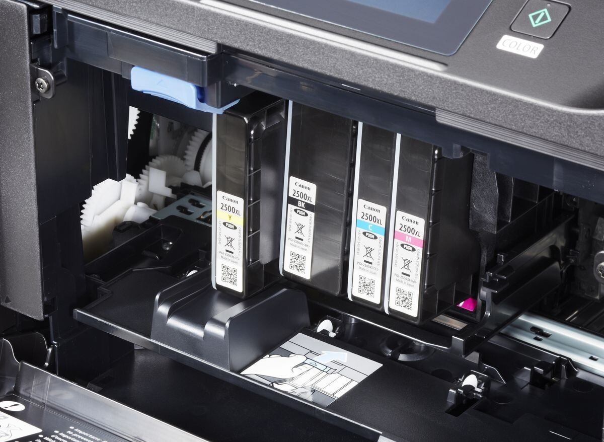 Canon MAXIFY MB5450 0971C009 atramentová multifunkcia.



Canon MAXIFY MB5450
Komplexné riešenie do malej kancelárie
Rad MAXIFY MB5450 predstavuje ideálnu voľbu pre efektívnu tlač v malých kanceláriách bez nutnosti obetovať výkon, kvalitu alebo spoľahlivosť.
 
 
 Vždy vysoko kvalitná tlačAtrament DRHD (Dual Resistant High Density) bol vyvinutý špeciálne pre firemnú tlač.

Tlačiareň:
Rýchlosť tlače: 24,0 obr./min čiernobielo A4; 15,5 obr./min farebne A4
Doba do výstupu prvej strany: Čiernobielo: 6 s (pripravené) / 10 s (režim spánku); Farebne: 7 s (pripravené) / 12 s (režim spánku)
Technológia tlače: Atramentová technológia, tlačová hlava FINE
Maximálne rozlíšenie tlače: 600 × 1 200 dpi
Okraje tlače (minimálne): Horný: 3 mm, dolný: 5 mm, ľavý a pravý: 3,4 mm
Obojstranná tlač: Automatická (bežný papier A4, Letter)

Skenovanie:
Typ skenera: Plochý, jednopriechodový duplexný automatický podávač dokumentov
Technológia skenera: 2× farebný skener CIS
Rozlíšenie skenera (optické): Až 1 200 × 1 200 dpi
Obojstranné skenovanie: K dispozícii (jednopriechodové)
Rýchlosť skenovania (podávač ADF) približne: Obojstranne 23 obr./min farebne; Obojstranne 23 obr./min čiernobielo
Maximálna veľkosť dokumentu: Sklo skenera: A4, Letter (216 × 297 mm); Automatický podávač dokumentov: A4, Letter, Legal
Hĺbka skenovania (Vstup / výstup): Farebne: 48 bitov / 24 bitov; Stupne šedej: 16 bitov / 8 bitov
Skenovacie funkcie: Skenovanie do e-mailu, skenovanie do sieťového priečinka, skenovanie do cloudu, skenovanie na zariadenie USB

Kopírovanie:
Rýchlosť kopírovania (približne): Farebne, z podávača ADF: 11,5 obr./min; Čiernobielo, z podávača ADF: 22,0 obr./min
Viacnásobné kopírovanie: Až 99 strán
Zmenšenie / zväčšenie: 25 až 400 %, prispôsobenie veľkosti stránky
Nastavenie kvality kopírovania: Štandardná, vysoká
Obojstranné kopírovanie: Obojstranný na obojstranný (automaticky)
Funkcie kopírovania: Vymazanie rámčeka, kompletovanie, 2 na 1, 4 na 1, obojstranné kópie

FAX:
Typ faxu: Super G3 / farebný
Rozlíšenie faxu: Čiernobiely režim: až 300 × 300 dpi; Farebný režim: 200 x 200 dpi
Rýchlosť faxovania: Čiernobiely režim: približ.
Pamäť faxu: Až 250 strán
Kódovaná rýchla voľba: Max.
Skupinová voľba: Max.

Spotrebný materiál:
Typ atramentu: Atrament DRHD (Dual Resistant High Density); 4 zásobníky atramentu (čierny, azúrový, purpurový, žltý)
Atramenty XL:
PGI-2500XL BK
PGI-2500XL C
PGI-2500XL M
PGI-2500XL Y

Pripojenie:
Káblové pripojenia: USB 2.0 Hi-speed; Ethernet 10/100 Mb/s (automatické prepínanie); Port pre pamäťové zariadenie USB flash (typu „A“)
Bezdrôtové pripojenia: Wi-Fi IEEE802.11 b/g/n; Frekvenčné pásmo bezdrôtovej siete LAN: 2,4 GHz; Režim prístupového bodu

Rozmery a hmotnosť:
Rozmery (Š × H × V):
463 × 394 × 351 mm
463 × 459 × 351 mm (po vložení papiera)
Hmotnosť: 12,9 kg

Záruka
Zákazník môže cez registračný formulár na odkaze www.canon.sk/promozaruka či www.canon.sk/promozaruka uplatniť svoj nárok na 3-ročnú záruku.

 

 
!