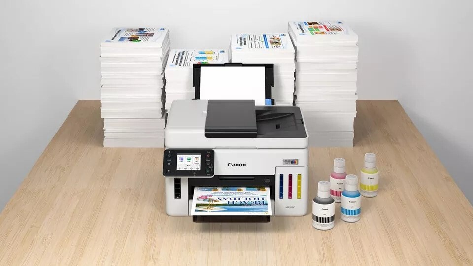 Canon MAXIFY GX6140 6882C009 atramentová multifunkcia.
Tlačiareň s doplniteľnými zásobníkmi atramentu   Rýchlosť čiernobielej tlače Pribl.
Farebne: 7 s (pripravené/jednostranne)5   Spotrebný materiál a výťažnosť   Štandardné zásobníky atramentu GI-46 BK
GI-46 C
GI-46 M
GI-46 Y   Zásobník odpadového atramentu MC-G01 (výmena používateľom)   Výťažnosť kazety (bežný papier) Farebná tlač dokumentov formátu A46
Čiernobielo: 6 000 strán (9 000 strán v úspornom režime)7
Farebne: 14 000 strán (21 000 strán v úspornom režime)8
* Odhadovaná výťažnosť atramentu   Podporované papiere   Typy papiera Čistý papier (64 g/m2 až 105 g/m2),
Papier Red Label Superior 80 g/m2 (WOP111),
Papier Canon Océ Office Colour Paper 80 g/m2 (SAT213),
Fotografický papier Photo Paper Pro Luster (LU-101),
Lesklý fotografický papier Photo Paper Plus Glossy II (PP-201)
Matný fotografický papier Matte Photo Paper (MP-101),
Lesklý fotografický papier na každodenné použitie Glossy Photo Paper „Everyday Use“ (GP-501)
Papier s vysokým rozlíšením High Resolution Paper (HR-101N),
Obálka
Pololesklý fotografický papier Photo Paper Plus Semi-gloss (SG-201),
Opakovane nalepiteľný fotografický papier (RP-101)
Magnetický fotografický papier Magnetic Photo Paper (MG-101)
Nažehľovacia fólia pre svetlý textil (LF-101),
Obojstranný matný papier Double sided Matte Paper (MP-101D)   Maximálna vstupná kapacita papiera Zadný zásobník: max.
Zásobník 1: max.
Automatický podávač dokumentov: A4, A5, LTR: 50 listov, LGL: 10 listov   Formáty papiera Zadný zásobník: A4, A5, A6, B5, LTR, LGL, 4