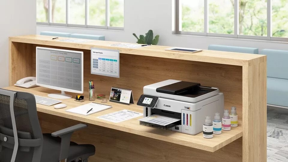 Canon MAXIFY GX6140 6882C009 atramentová multifunkcia.
Tlačiareň s doplniteľnými zásobníkmi atramentu   Rýchlosť čiernobielej tlače Pribl.
Farebne: 7 s (pripravené/jednostranne)5   Spotrebný materiál a výťažnosť   Štandardné zásobníky atramentu GI-46 BK
GI-46 C
GI-46 M
GI-46 Y   Zásobník odpadového atramentu MC-G01 (výmena používateľom)   Výťažnosť kazety (bežný papier) Farebná tlač dokumentov formátu A46
Čiernobielo: 6 000 strán (9 000 strán v úspornom režime)7
Farebne: 14 000 strán (21 000 strán v úspornom režime)8
* Odhadovaná výťažnosť atramentu   Podporované papiere   Typy papiera Čistý papier (64 g/m2 až 105 g/m2),
Papier Red Label Superior 80 g/m2 (WOP111),
Papier Canon Océ Office Colour Paper 80 g/m2 (SAT213),
Fotografický papier Photo Paper Pro Luster (LU-101),
Lesklý fotografický papier Photo Paper Plus Glossy II (PP-201)
Matný fotografický papier Matte Photo Paper (MP-101),
Lesklý fotografický papier na každodenné použitie Glossy Photo Paper „Everyday Use“ (GP-501)
Papier s vysokým rozlíšením High Resolution Paper (HR-101N),
Obálka
Pololesklý fotografický papier Photo Paper Plus Semi-gloss (SG-201),
Opakovane nalepiteľný fotografický papier (RP-101)
Magnetický fotografický papier Magnetic Photo Paper (MG-101)
Nažehľovacia fólia pre svetlý textil (LF-101),
Obojstranný matný papier Double sided Matte Paper (MP-101D)   Maximálna vstupná kapacita papiera Zadný zásobník: max.
Zásobník 1: max.
Automatický podávač dokumentov: A4, A5, LTR: 50 listov, LGL: 10 listov   Formáty papiera Zadný zásobník: A4, A5, A6, B5, LTR, LGL, 4