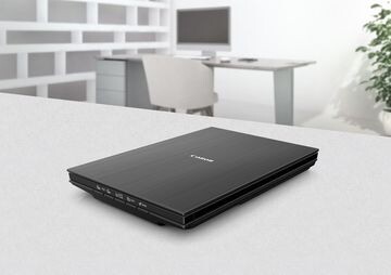 Canon CanoScan LiDE 400 2996C010 skener.

Typ skenera:  Plochý skener
Typ snímača skenera:  CIS
Formát predlohy:  A4 / Letter (216 × 297 mm)
Automatický podávač:  nie
Skenovacie rozlíšenie [DPI]:  4 800 × 4 800 dpi
Farebná hĺbka [bitov]: 

Gradácia skenovania (farebne)
48bitový vstup -> 48/24bitový výstup

Gradácia skenovania (stupne šedej)
16bitový vstup -> 8bitový výstup

Rozhranie:  USB typu C (kompatibilné s USB 3.0 a 2.0)

Spotreba energie [W]: pribl.
Rozmery [š x v x h mm]:  250 × 365 × 39 mm
Hmotnosť [kg]:  1,7 kg

Podporované OS: 

Windows 10, Windows 8.1, Windows 7 SP1
Funkčnosť možno zaručiť iba na počítači s predinštalovaným operačným systémom Windows 7 alebo novším.
OS X 10.11.6, macOS 10.12, macOS 10.13