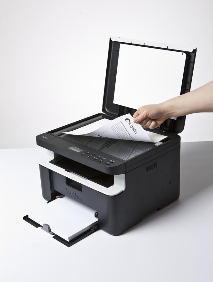 Brother DCP-1512E DCP1512EYJ1 laserová multifunkcia.

 Všeobecné
Typ tlačiarne monochromatická
Displej LCD
Maximálny formát papiera A4
Technológia laserová
Funkcie tlač, kopírovanie, skenovanie
Veľkosť displeja dvojriadkový (2 x 16 znakov)
Klasifikácia laseru trieda 1 (IEC 60825-1:2007)
Pamäť 16 MB
Procesor ARM9 200 MHz

Možnosti pripojenia
USB rozhranie USB 2.0

Kopírovanie
Obojstranné kopírovanie nie
Pomer zmenšenia / zväčšenia 25 - 400% v prírastkoch po 1%
Rýchlosť kopírovania A4 (mono) 20 kópií/min.
N na 1 áno
Rozlíšenie (mono) až 600 x 600 dpi

Rozmery a hmotnosť
Hmotnosť zariadenia 7 kg
Hmotnosť balenia 8,9 kg
Rozmery balenia 505 x 458 x 436 (Š x H x V) mm
Rozmery zariadenia 385 x 340 x 255 (Š x H x V) mm

Životné prostredie
Ekologický štítok Energy Star áno
Akustický výkon < než 6,5 BA pri tlači
Akustický tlak < než 51 dBA pri tlači
Obvyklá spotreba elektriny 0,75 kWh / týždeň

V balení
Obsah príručka bezpečnosti výrobku, stručný návod na obsluhu, príručka používateľa, DVD, štartovacia tonerová kazeta

Typy médií
Typy a veľkosti typy: kancelársky a recyklovaný papier
veľkosti: A4, Letter, Legal, Folio
Hmotnosti 65 - 105 g/m2

Operačné systémy a programy
Dodané programy pre Mac OS X Brother ControlCenter2
Dodané programy pre Windows Brother ControlCenter4
Podporované OS Windows® 8.1 / 8 / 7 / Vista / XP (32-bit a 64-bit verzie),
Mac OS X 10.6 - 10.10
Linux CUPS, LPD/LPRng (32-bit a 64-bit prostredie)

Manipulácia s papierom
Kapacita štandardného zásobníka 150 listov
Výstup papiera 50 listov

Tlač
Rýchlosť tlače na A4 (mono) 20 str./min.
Doba vytlačenia prvého výtlačku < než 10 sekúnd
Rozlíšenie až 2400 x 600 dpi (vertikálne x horizontálne)
Emulácia GDI

Skenovanie
Obojstranné skenovanie nie
Skenovanie do emailu, obrázku, súboru
Rýchlosť mono: 4,23 sekundy
farebne: 7,89 sekundy
Typ skenera CIS
Rozlíšenie optické: až 600 x 1200 dpi
interpolované: až 19200 x 19200 dpi

Spotrebný materiál a príslušenstvo
Štartovacia tonerová kazeta TN: kapacita približne 700 strán A4, výťažnosť kazety je deklarovaná v súlade s normou ISO / IEC 19752.
Štandardná tonerová kazeta TN-1030: kapacita približne 1000 strán A4, výťažnosť kazety je deklarovaná v súlade s normou ISO / IEC 19752.
Spotrebný materiál Jednotka fotovalca DR-1030: približ.

Záruka
Záruka 36 mesiacov po bezplatnej registrácii

 
!