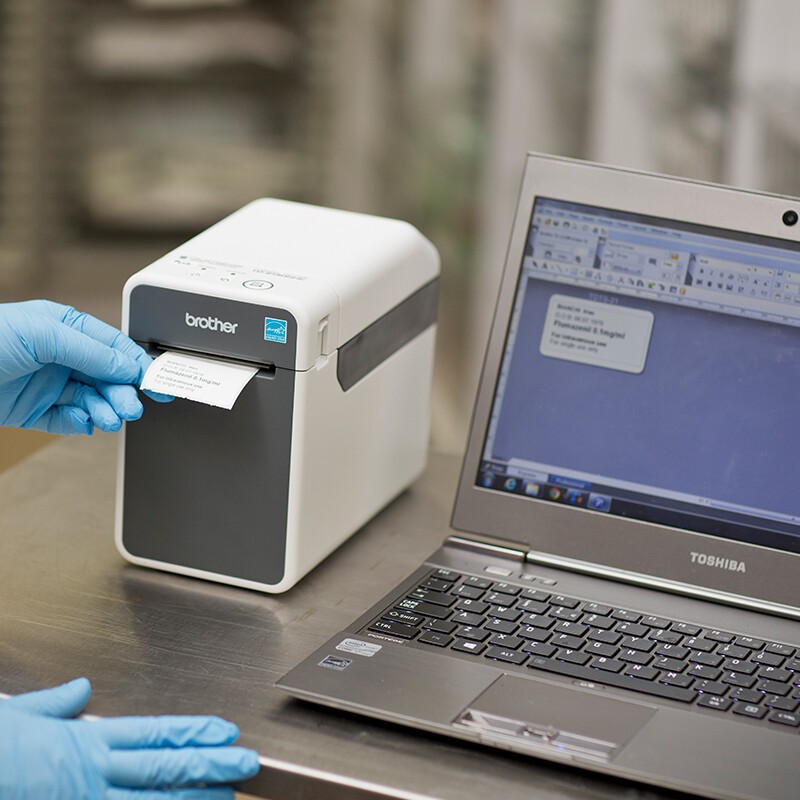 Brother TD-2135N TD2135NXX1 tlačiareň štítkov.
Kompatibilita so systémami ZPL II
Tlačí rýchlosťou až 152 mm/s.
Ovládače systému Windows a Windows Server 
Tlačí značenie a účtenky pre aplikácie Kiosk a POS
Rozlíšenie tlače 300 dpi
Priama teplotná technológia tlače (DT)
Obsahuje inovatívny valec
Pojme štítky o šírke až 63 mm
Potlačí štítky o šírke až 56 mm
Možnosť pripojenia pomocou USB a LAN

Balenie obsahuje: Tlačiareň štítkov Brother TD-2135N, napájací adaptér, kábel k napájaciemu adaptéru, USB kábel, stručný návod na obsluhu, príručka používateľa
 
Chcete ZDARMA predĺžiť záruku na 3 roky?