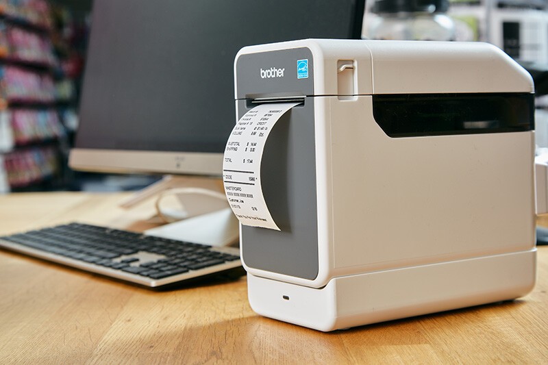 Brother TD-2135N TD2135NXX1 tlačiareň štítkov.
Kompatibilita so systémami ZPL II
Tlačí rýchlosťou až 152 mm/s.
Ovládače systému Windows a Windows Server 
Tlačí značenie a účtenky pre aplikácie Kiosk a POS
Rozlíšenie tlače 300 dpi
Priama teplotná technológia tlače (DT)
Obsahuje inovatívny valec
Pojme štítky o šírke až 63 mm
Potlačí štítky o šírke až 56 mm
Možnosť pripojenia pomocou USB a LAN

Balenie obsahuje: Tlačiareň štítkov Brother TD-2135N, napájací adaptér, kábel k napájaciemu adaptéru, USB kábel, stručný návod na obsluhu, príručka používateľa
 
Chcete ZDARMA predĺžiť záruku na 3 roky?