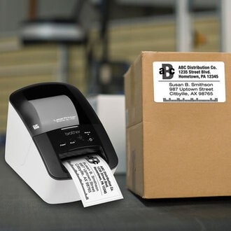 Brother QL-700 QL700YJ1 tlačiareň samolepiacich štítkov.
Vlastnosti tlačiarne štítkov Brother QL-700:
Štítky môžu byť až 62 mm široké a 1 m dlhé
Rýchlosť tlače - 150 mm/sec.
Rozlíšenie 300x600 dpi
Tlač čiarových kódov, textov, obrázkov, symbolov a grafiky
Môžete tlačiť štítky priamo z Wordu, Excelu či Outlooku
Softvér PT Edit Lite vo vnútornej pamäti štítkovača - bez inštalácie
Profesionálny softvér P-touch Editor na vytváranie zložitejších štítkov - zadarmo
Automatický odstrih štítkov

Balenie obsahuje: Štítkovač Brother QL-700, napájací kábel, USB kábel, softvér P-touch Editor, príručku používateľa, stručný návod na obsluhu, jednu rolu štandardných adresných štítkov a jednu kontinuálnu papierovú rolu.
Chcete ZDARMA predĺžiť záruku na 3 roky?