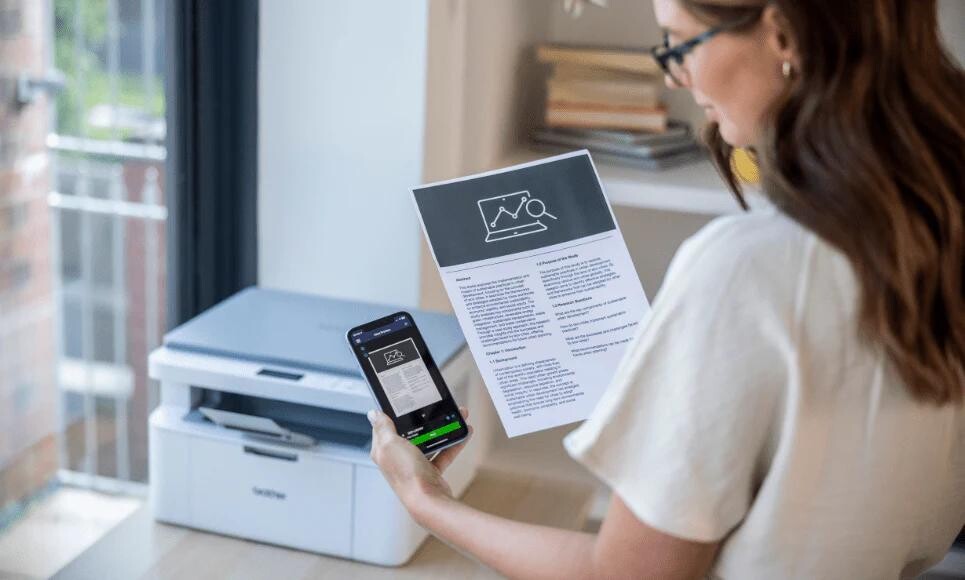 Brother DCP-L1630W DCPL1630WYJ1 laserová multifunkcia.

Ideálne zariadenie pre váš domov a malú kanceláriu.

*Extrémne malý pôdorys
* Rýchlosť tlače až 20 strán za minútu
* Rýchly Ethernet, 5GHz WiFi a USB rozhranie
* Tlač priamo z alebo skenovanie do PC a mobilnej aplikácie
* Dvojriadkový LCD displej
* Vstupný zásobník na 150 listov papiera
* Súčasťou dodávky tonerová kazeta s výťažnosťou až 1 500 strán


Formát tlačiarne: Elektrografická laserová tlačiareň - A4
Rozlíšenie [DPI]: Až do 2400 x 600
Rýchlosť čiernej tlače [str/min]: 20
Tlač prvej strany [sec]: 10
Dop.
Pamäť [MB]: 128

Obojstranná tlač: Ručná
Kapacita zásobníka [str]: 150 Vstup papiera štandardný zásobník
Rozhranie: USB 2.0, Ethernet, Wi-Fi (2,4/5 GHz), Wi-Fi Direct
Kapacita štartovacieho tonera [str]: 1500 (BK)

Skenner: Áno
*Typ skenera: CIS (kontaktný obrazový snímač)
*Farebné a mono skenovanie: Áno
*Rozlíšenie skenovania zo skla skenera: 600 x 1 200 dpi

Fax:  Nie

Spotreba [W]: 380 (tlač/kópia), 40 (pripravené), 2,7 (spánok), 1,0 (hlboký spánok), 0,28 (vypnuté)
Hlučnosť [dB]: 52,0
Rozmery [VxŠxH mm]: 255 x 385 x 340
Hmotnosť [kg]: 7,3

Podporované operačné systémy: Windows 11, ChromeOS, Linux (x86/x64), macOS (cez AirPrint)

Obsah balenia:Tlačiareň, tonerová kazeta, jednotka fotovalca, napájací kábel, stručný návod na obsluhu, záručný list

Záruka:  24 mes.