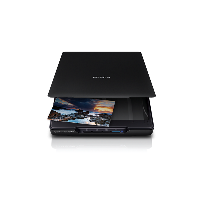 Epson Perfection V39II B11B268401 skener.

Technológie
Typ skenera: Skener s plochým lôžkom
Skenovacie rozlíšenie: 4.800 dpi x 4.800 dpi (horizontálne x vertikálne)
Optické rozlíšenie: Main 4.800 dpi
Rozsah skenovania (maximálny): 216 mm x 297 mm (horizontálne x vertikálne)
Formáty papiera: A4 (21.0x29,7 cm)
Hĺbka farieb: Vstup: 48 bitov Farba, Výstup: 24 bitov Farba
Kategória: Vysoké rozlíšenie

Skenér
Optický senzor: CIS (Kontaktný snímač obrazu)
Zdroj svetla: Biela LED
Metóda skenovania: Pevné dokumenty a pohyblivý vozík
Výstupné rozlíšenie: 50~6400 (1 dpi krok) dpi

Rýchlosť skenovania
Odrazové skenovanie: A4 Náhľad: 10 s/str.

Spracovanie papiera/médií
Plochý skener: formát dokumentu: A4, Formát Letter Legal

Funkcie skenovania
Funkcie a vlastnosti: Odstránenie/zlepšenie farieb RGB, Automatické rozdelenie plochy, Zlepšenie textu, Scan to Cloud Storage, Scan to Selected Photo Sharing Websites, 4 príkazové tlačidlá (PDF, Odoslať, Kopírovať, Štart), vstavaný stojan pre skenovanie na výšku
Výstupné formáty: BMP, JPEG, TIFF, multi-TIFF, PDF, prehľadávateľné PDF
Korekcia obrazu: Odstránenie prachu, Korekcia svetla na pozadí, Obnovenie farieb

Možnosti pripojenia riadiacej jednotky
Rozhranie: USB 2.0 Micro-AB

Všeobecné informácie
Spotreba energie: 2,5 W (Prevádzka), 1,1 W Pripravené, 0,013 W (vypnutie)
Rozmery výrobku: 249?
Hmotnosť výrobku: 1,5 kg
Ovládače: Epson Scan2 (TWAIN), ICA (systém Mac)
Obsiahnutý softvér: Epson Copy Utility, Epson Document Capture (Iba systém Mac), Epson Document Capture Pro, Epson Easy Photo Scan, Epson ScanSmart
kompatibilné operačné systémy: Mac OS 10.7.x, Mac OS 10.8.x, Mac OS 10.9.x, Mac OS X 10.6.8, Windows 10, Windows 7, Windows 8, Windows 8.1, Windows Vista, Windows XP SP2 alebo vyšší
Max.
vlhkosť vzduchu: Prevádzka 20% - 80%, skladovanie 20% - 80%
Teplota: Prevádzka 10° C - 35° C, skladovanie -20° C - 60° C
Obsah dodávky: Ovládače a pomocné programy (CD), Hlavné zariadenie, Návod na inštaláciu, USB kábel, Návod na použitie (CD), Záručný dokument
