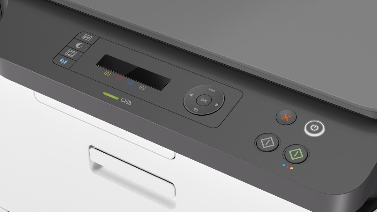 HP Color Laser 178nw 4ZB96A#B19 atramentová multifunkcia.

* Tlač, kopírovanie, skenovanie
*Najmenšia laserová tlačiareň na svete vo svojej triede
*Sýta čierna a živé farby vďaka toneru HP
*Rýchlosti až 18/4 str./min (čiernobielo/farebne) vo formáte A4
* mobilná tlač: Apple AirPrint™; Mobilná aplikácia; Google Cloud Print™; Tlač Wi-Fi® Direct; Certifikácia Mopria™
* 2-riadkový displej LCD; 13 tlačidiel: napájanie, zrušenie, spustenie (čiernobielo/farebne), prechádzanie (ponuka, OK, späť, vľavo, vpravo), kopírovanie dokladov, kontrast, skenovanie do, bezdrôtová sieť; Indikátory LED: napájanie, stav, bezdrôtová sieť

Formát tlačiarne:  A4
Rozlíšenie[DPI]:  Čiernobielo (najlepšie): Až 600 x 600 dpi – 4 bity; Farebne (najlepšie): Až 600 x 600 dpi – 4 bity; Technológia: ReCP
Rýchlosť čiernej tlače [str/min]:  18
Rýchlosť farebnej tlače [str/min]:  4
Tlač prvej strany [sec]:  Čiernobielo (A4, pripravené): Už za 12,4 s; Farebne (A4, pripravené): Už za 25,3 s
Max.
Pamäť [MB]: Štandardná: 128 MB; Maximálna: 128 MB

Obojstranná tlač:  Ručná (podpora ovládača zabezpečená)

Kapacita zásobníka [str]: 

Štandardný vstup: Vstupný zásobník na 150 listov
Štandardný výstup: Výstupný zásobník na 50 listov

Rozhranie:  Vysokorýchlostný port USB 2.0; Sieťový port Fast Ethernet 10/100Base-Tx; Bezdrôtové rozhranie 802.11b/g/n
Tlačové jazyky:  SPL

Skenér:  áno

Typ skenera: Ploché prevedenie; Technológia skenovania: Kontaktný obrazový senzor (CIS); Vstupné režimy skenovania: Kopírovanie a skenovanie z predného panela, softvér HP MFP Scan, používateľská aplikácia cez ovládače TWAIN alebo WIA; Twain verzia: Verzia 1.9; Maximálna veľkosť skenu (plocha): 216 x 297 mm; Optické rozlíšenie skenovania: Až 600 x 600 dpi

Fax:  nie

Spotreba [W]:  300 W (prebiehajúca tlač), 38 W (pohotovostný režim), 1,9 W (režim spánku), 0,2 W (ručné vypnutie), 0,2 W (automatické vypnutie / ručné zapnutie)
Hlučnosť :  Zvukové emisie – napájanie: 6,5 B(A) (tlač v čiernobielom režime); 6,1 B(A) (tlač vo farebnom režime)
Rozmery (Š x H x V):  Min.
Hmotnosť [kg]:  12,94 kg

Podporované operačné systémy:  Windows: 7 (32/64-bitový), 2008 Server R2, 8 (32/64-bitový), 8.1 (32/64bitový), 10 (32/64bitový), 2012 Server, 2016 Server

Obsah balenia: HP Color Laser MFP 178nw; Predinštalovaná zavádzacia čierna tonerová kazeta pre laserové tlačiarne HP (700 strán); Azúrová tonerová kazeta pre laserové tlačiarne HP (500 strán); Žltá tonerová kazeta pre laserové tlačiarne HP (500 strán); Purpurová tonerová kazeta pre laserové tlačiarne HP (500 strán);
Zobrazovací valec; Zberná nádobka na toner; Inštalačný leták; Referenčná príručka; Informačný leták; Informácie o záruke; Bez disku CD-ROM; Napájací kábel; Kábel USB

Záruka: 24 mesiacov