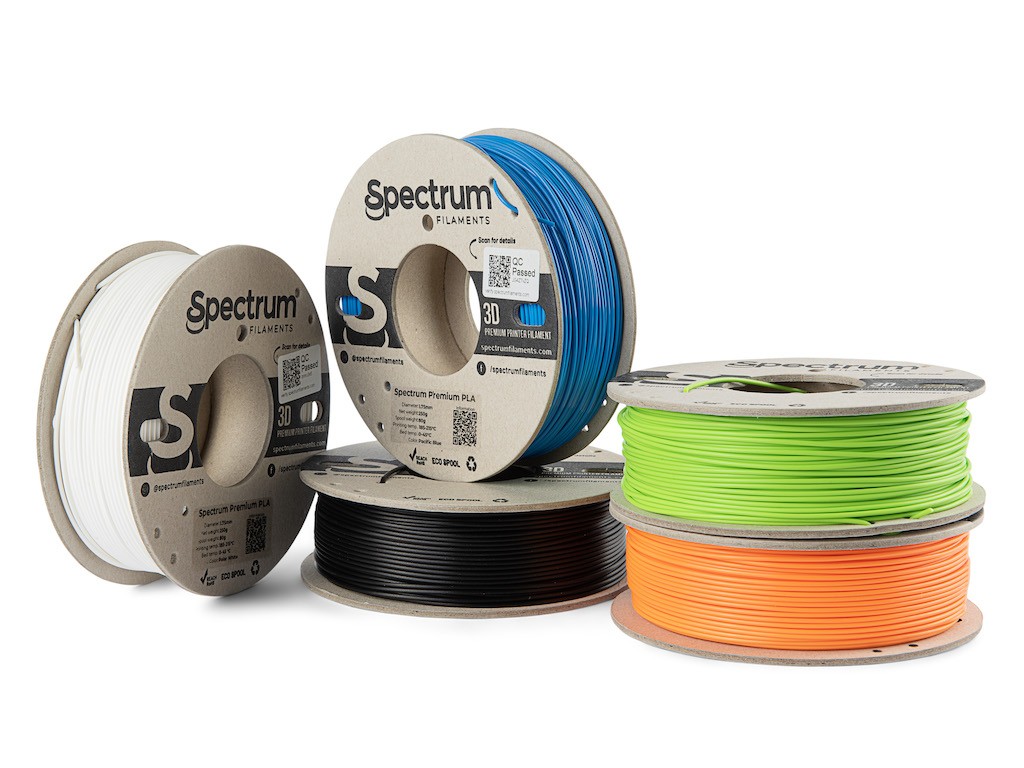 Spectrum 80747 3D filament, Premium PLA, 1,75mm, 5x250g, mix Polar White, Deep Black, Lion Orange, Pacific Blue, Lime Green.
Vlastnosti materiálu

vyrobené z plne biologicky rozložiteľných surovín
dobré mechanické vlastnosti (vysoká tvrdosť a pevnosť v ťahu)
jednoduché použitie
vysoká estetika výsledného potlačeného povrchu
materiál vhodný na vytváranie dielov s vysokým rozlíšením
vysoká tuhosť tlačených dielov
relatívne nízka teplota tavenia
žiadne zmršťovanie po ochladení
široká škála dostupných farieb
teplota tepelnej deformácie 55 °C



Aplikácie

vzdelávacie projekty
prototypovanie
vizualizácia hotových výrobkov a polotovarov
priemyselný dizajn
dizajn interiérov
koncepčné modely