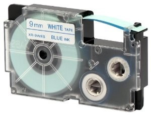 Levně Casio XR-9WEB1, 9mm x 8m, modrý tisk/bílý podklad, originální páska