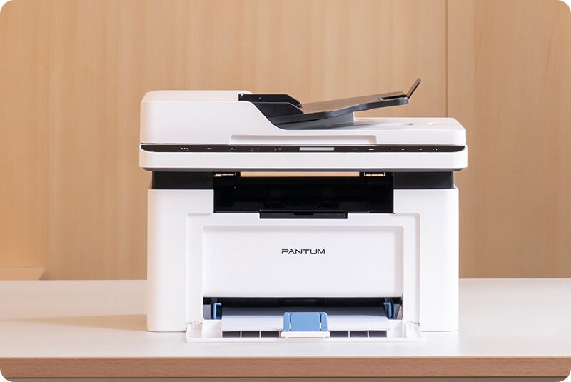 Pantum BM2300AW laserová multifunkcia.

Funkcia 3v1 – tlač, kopírovanie, skenovanie

Rýchlosť tlače až 23 strán/minútu

Rozlíšenie 1200 × 1200 dpi

Wi-Fi, USB, Bluetooth + podpora AirPrint a Mopria

Tlač z mobilných zariadení

Zásobník na 150 listov

Kompaktné prevedenie a nízka spotreba energie

Kompatibilita s Windows, MacOS, Linux, iOS a Android

Obsah balenia: Pantum BM2300AW laserová multifunkcia, štartovací toner, napájací kábel, používateľská príručka
 
!