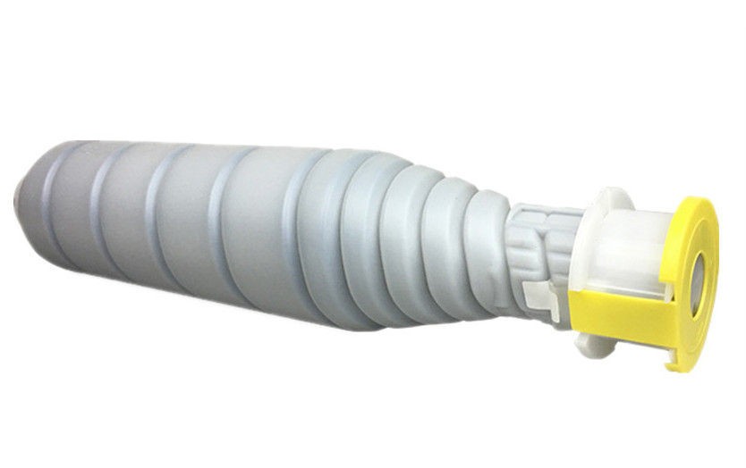 Konica Minolta 601B kompatibilný toner.
Nižšia cena kompatibilnej náplne pre tlačiarne Konica Minolta v porovnaní s originálnou náplňou, ušetríte až 80% nákladov na tlač.


Tonerová cartridge pre tlačiarne Konica Minolta vytlačí rovnaký počet strán ako originál pri zachovaní rovnakej kvality – ostré rysy, sýte farby.


Záruka Vašej spokojnosti.


Každý toner prechádza pri výrobe prísnou kontrolou kvality a je plne kompatibilný s vašou tlačiarňou.


Overené našimi klientmi z ČR aj z Európskej únie.


Kompatibilné tonery Konica Minolta spĺňajú normu STMC, čo je celosvetovo uznávaná norma testovania kvality tlače a počtu vytlačených strán tonerovej kazety.


Naši dodávatelia sú preverení rokmi skúseností a vyrábajú produkty podľa normy ISO 9001 a ISO 14001.

 Existuje mnoho výrobcov kompatibilných náplní, ale kvalita môže byť odlišná.