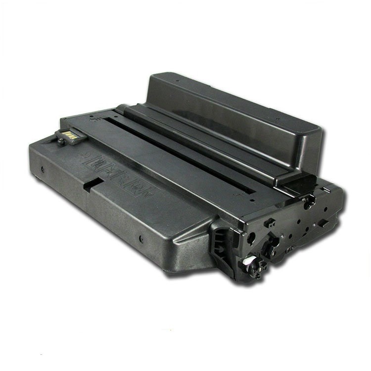 Samsung MLT-D205E čierný (black) kompatibilný toner.
Nižšia cena kompatibilnej náplne pre tlačiarne Samsung v porovnaní s originálnou náplňou, ušetríte až 80% nákladov na tlač.


Tonerová kazeta pre tlačiarne Samsung vytlačí rovnaký počet strán ako originál pri zachovaní rovnakej kvality – ostré rysy, sýte farby.


Záruka Vašej spokojnosti.


Každý toner prechádza pri výrobe prísnou kontrolou kvality a je plne kompatibilný s vašou tlačiarňou.


Overené našimi klientmi z ČR aj z Európskej únie.


Kompatibilné tonery Samsung spĺňajú normu STMC, čo je celosvetovo uznávaná norma testovania kvality tlače a počtu vytlačených strán tonerovej kazety.


Naši dodávatelia sú preverení rokmi skúseností a vyrábajú produkty podľa normy ISO 9001 a ISO 14001.

 Existuje mnoho výrobcov kompatibilných náplní, ale kvalita môže byť odlišná.