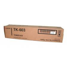 Kyocera Mita TK-603 čierný (black) originálny toner.
 
Prečo kúpiť našu originálnu náplň?
 
 

Originálny toner = záruka priamo od výrobcu tlačiarne
100% použitie v tlačiarni - bezproblémové fungovanie s vašou tlačiarňou
Použitím originálnej náplne predlžujete životnosť tlačiarne
Osvedčená špičková kvalita - vysokokvalitná a spoľahlivá tlač originálnou tlačovou kazetou od prvej do poslednej stránky
Trvalé a profesionálne výsledky tlače - dlhodobá udržateľnosť tlače
Kratšie zdržanie pri tlači stránok
Garancia Vašej spokojnosti pri použití našej originálnej náplne
Zabezpečujeme bezplatnú recykláciu originálnych náplní
Zlyhanie náplne v menej ako 1% prípadov
Jednoduchá a rýchla výmena náplne
370AE010