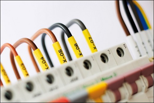 Biovin K900 popisovač bužírok.
Tlač na bužírky o priemere až 6.0 mm
Tlač na samolepiace štítky o šírke 6, 9 a 12 mm
Rozlíšenie 300 dpi
Rýchlosť tlače 25 mm/s
LCD displej - 14 znakov, 2 riadky
Termotransferová tlač
Tlač automatických číselných radov alebo alfanumerických
Vnútorná pamäť 1GB (až 128 súborov)
Tlačová pamäť až 1000 znakov
Pripojenie k počítaču pomocou USB portu
Prevádzkové podmienky 15 - 35°C
Automatický nástrih bužírky/štítkov
Manuálny koncový odrez

Balenie obsahuje: popisovač bužírok Biovin K900, kufrík, softvér, USB kábel, adaptér, farbiaca páska a štítková páska.