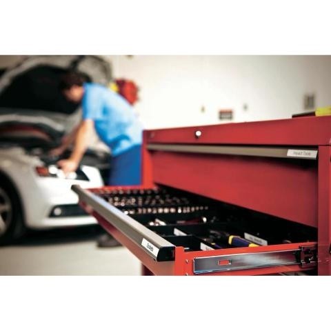 Dymo LabelManager 420P S0915470 štítkovač.
 U nás môžete vyberať z najširšej ponuky pások na trhu.

 * Možno používať samostatne – alebo cez rozhranie USB pripojiť k počítaču PC alebo Mac a počas pár sekúnd tlačiť
 * Navrhujte štítky na monitore počítača pomocou softvéru DYMO Label, ktorý umožňuje vystrihnutie a vloženie textu a pridanie čiarových kódov, obrázkov alebo log
 * Veľký štvorriadkový podsvietený displej
 * Výber z 8 typov písma, 7 veľkostí, 10 štýlov textu, 8 štýlov rámčeka a podčiarknutie.
 * Tlač čiarových kódov: UPC-E, Code-39, Code-128, EAN 13, EAN 8, UPC-A
 * Rýchly prístup k špeciálnym symbolom, vrátane interpunkcie, symbolov mien a diakritiky (napr.
* Balenie obsahuje 1x dobíjaciu batériu Lithium-ion


Balenie obsahuje: štítkovač LabelManager™ 420P, lítium-iónovú batériu, nabíjací adaptér, kazetu s páskou D1 pre prvú tlač, kábel USB, manuál a informácie o záruke
 Odkaz na stiahnutie softvéru:
Dymo Connect pre PC nájdete TU