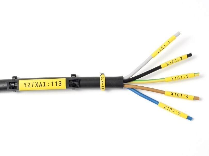 Supvan TP86E tlačiarna bužírok.

Tlač na bužírky, pásky a štítky — podporuje PVC bužírky aj pásky rôznych šírok

Veľký podsvietený LCD displej — pre jednoduché nastavenie a úpravu priamo na tlačiarni bužírok

Vstavaná slovenská diakritika — umožňuje tlač znakov s mäkčeňmi a dĺžňami

Vysoká kvalita a odolnosť tlače — tlačový výstup v kvalite 300 dpi, ktorý je vďaka TTR tlači odolný proti oderu, vode, olejom aj chemikáliám

Podpora rôznych veľkostí bužírok — možnosť potlače bužírok s priemerom od 2mm do 6mm a samolepiacich pások šírok 6mm, 9mm a 12mm

Rýchlosť tlače až 25 mm/s — pre efektívnu prácu aj pri väčších zákazkách

Možnosť pripojenia pomocou PC cez USB a Bluetooth — a editácia štítkov pomocou dodávaného softvéru

Pamäť na šablóny a opakované tlače — uložte si často používané štítky pre rýchle použitie

Rôzne fonty a veľkosti písma — možnosť nastavenia veľkosti, typu a štýlu písma

Podpora čiarových kódov — tlač bežne používaných typov kódov (Code39, EAN13, atď.)

Možnosť tlače grafiky a loga — jednoduché vloženie jednoduchého loga alebo symbolu

Napájanie zo siete alebo akumulátora — flexibilita použitia v kancelárii aj priamo v teréne

Odolné a kompaktné prevedenie — vhodné do náročnejších prevádzok a dielní

Automatická detekcia bužírky/pásky

Integrovaný čistič bužírky
Automatický koncový odrez bužírky/pásky

Obsah balenia: Popisovač bužírok Supvan TP86E, plastový kufrík, batérie, softvér, USB kábel, navádzanie bužírky, farbiaca páska, samolepiaca páska, SD karta, čítačka SD kariet