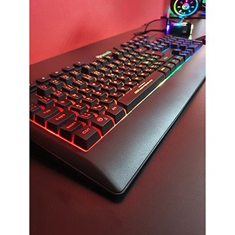 Marvo CM305 CM305 CZ/SK, RGB sada klávesnice s herní myší a sluchátky, CZ/SK, herní, membránová typ drátová (USB), černá, RGB podsvícená.
Super kombinácia produktov, ktoré potrebuje každý hráč v modernom poňatí s RGB podsvietením.

Herná klávesnica
- CZ/SK rozloženie kláves
- multimediálne klávesy na ovládanie media playera, spustenie e-mailu, spustenie internetu, kalkulačka atď.
- antighosting pre 26 kláves
- podpora zápästia
- možnosť nahrania vlastného módu podsvietenia
- ovládanie intenzity podsvietenia
- ovládanie rýchlosti efektu podsvietenia

Špecifikácie
Počet kláves: 114
Switche: membránové
Životnosť kláves: až 10 mil.
Dĺžka trasy klávesy: 3.6 ± 0.2 mm
Sila stlačenia: 52 ± 7 g
Podsvietenie: RGB
Pripojenie: USB 2.0
Dĺžka kábla: 1.5 m
Rozmery: 461 x 198 x 37 mm

Herná myš
- programovateľné tlačidlá
- štruktúrované bočné strany myši proti kĺzaniu
- pogumované koliesko pre presnú kontrolu
- tlačidlo pre zmenu módu podsvietenia

Špecifikácie
Senzor: optický
DPI: 800/1600/2400/3200/4000/4800 (cez softvér až 6400)
Počet tlačidiel: 7 (programovateľných)
Životnosť tlačidiel: 5 mil.
Podsvietenie: RGB
Pripojenie: USB 2.0
Dĺžka kábla: 1.6 m
Rozmery: 131 x 70 x 42 mm

7.1 herné slúchadlá- softvér - uzavretý dizajn - nastaviteľný sklon mikrofónu
- nastaviteľná čelenka

Špecifikácie
Zvuk: 7.1 virtuálny surround
Frekvenčný rozsah: 20 - 20 000 Hz
Priemer reproduktora: 50 mm
Citlivosť: 105 ± 3 dB
Podsvietenie: rainbow
Impedancia: 32 Ohm
Typ mikrofónu: všesmerový
Veľkosť mikrofónu: 4 x 1.5 mm
Citlivosť mikrofónu: -42 dB
Pripojenie: USBDĺžka kábla: 2.1 m      Video: AdisBak - Herný set pre nenáročných | RECENZIA  