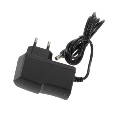 Univerzální černý podavač štítků